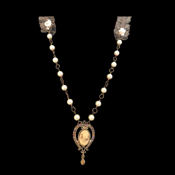 Upcycled Cameo necklace. - Picture 4 of 8